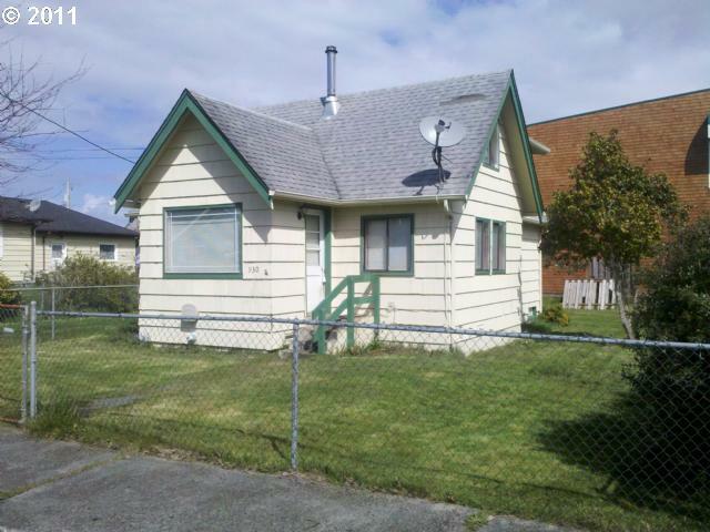 Property Photo:  930 5th Ave  OR 97138 