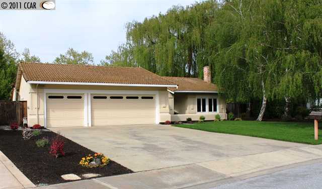 Property Photo: 3413 Lanai Dr CA 94582-1415