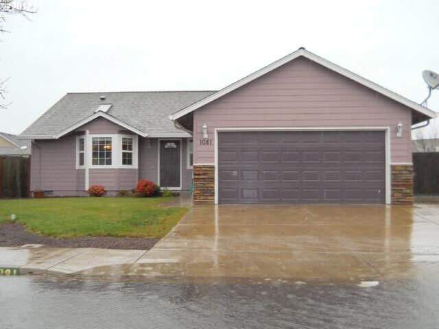 Property Photo: 1081 Siuslaw St OR 97446