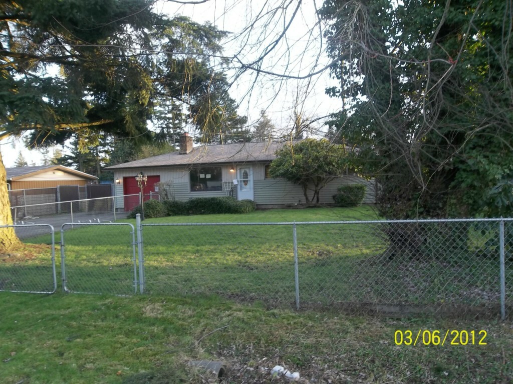 Property Photo:  10529 SE 211th St Street  WA 98031 