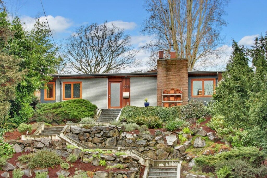 Property Photo:  2721 3rd Ave N  WA 98109 