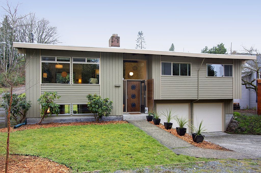 Property Photo:  5219 30th Ave S  WA 98108 