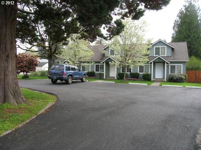Property Photo:  520 28th St  WA 98671 