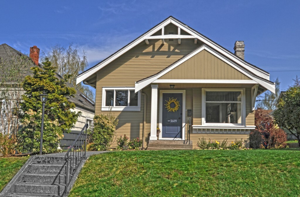 Property Photo:  3609 Wetmore Ave  WA 98201 