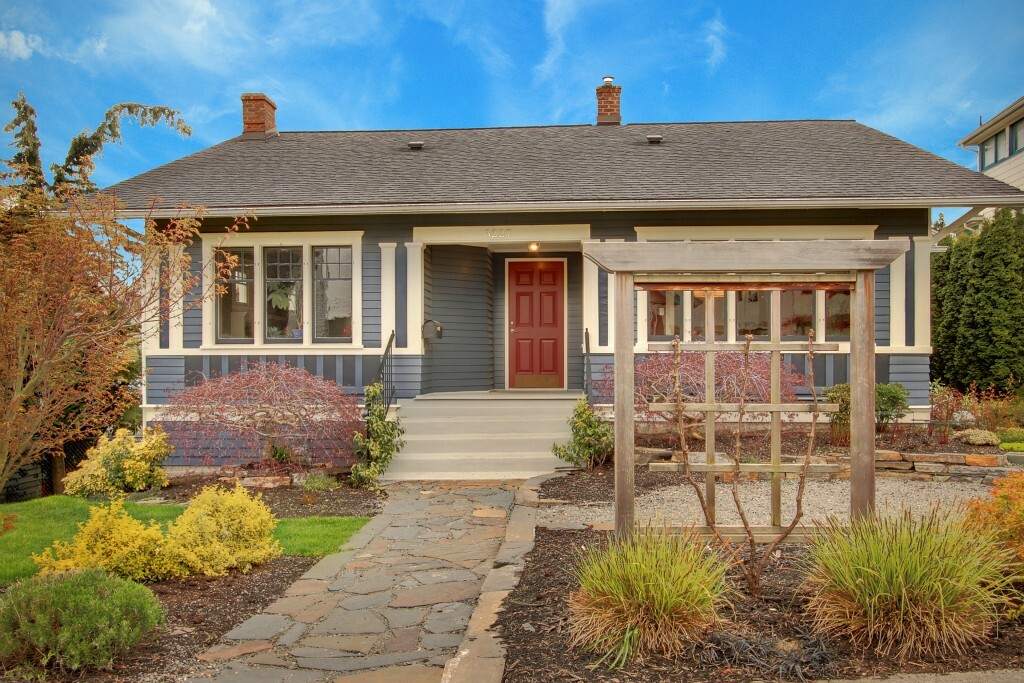 Property Photo:  3227 Laurel Dr  WA 98201 