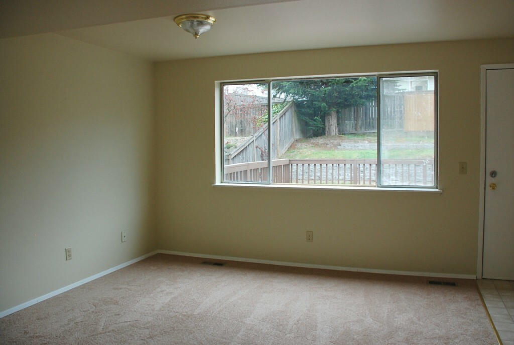 Property Photo: 31628 13th Ave SW WA 98023