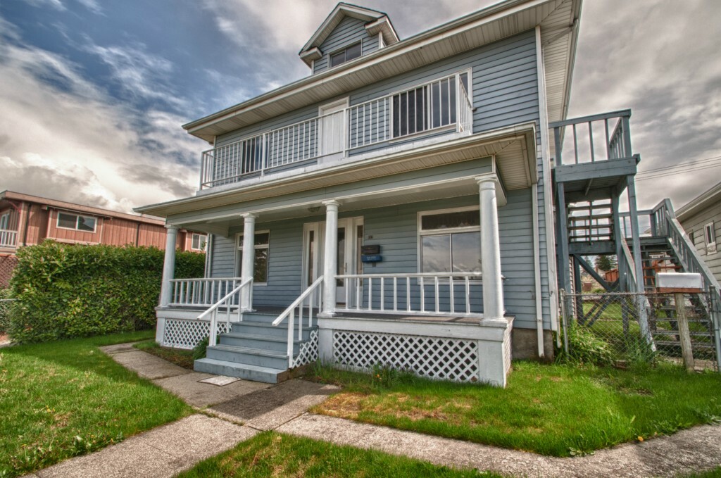 Property Photo: 512514 E Wright Ave WA 98404