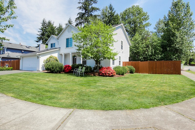 Property Photo:  902 Anacortes Ave NE  WA 98059 