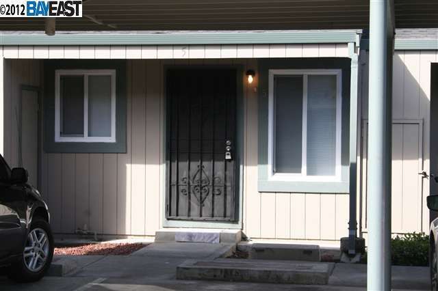 Property Photo:  27427 Stoneridge Ct 5  CA 94544-4666 