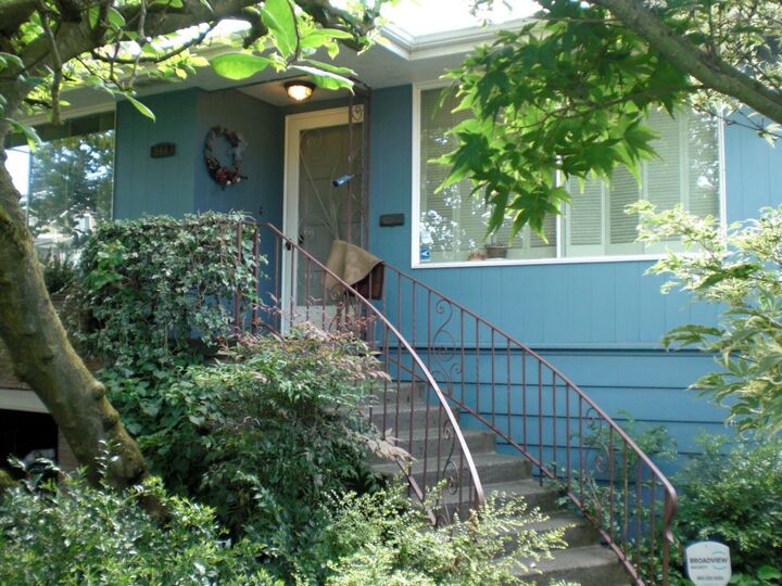 941 10th Ave E  Seattle WA 98102 photo