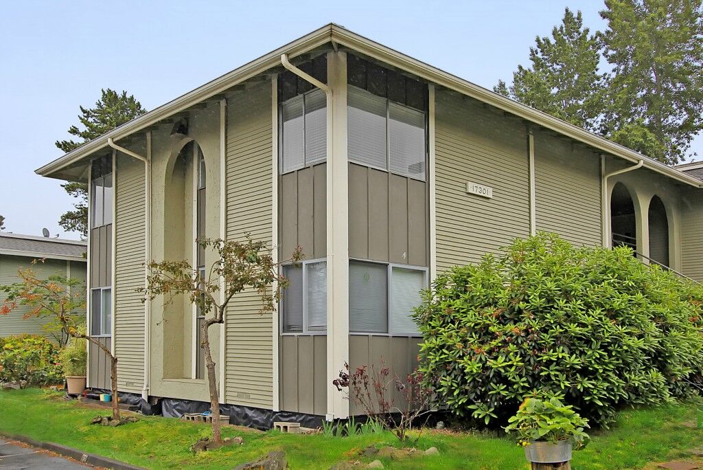 Property Photo:  17301 NE 45th St 92  WA 98052 