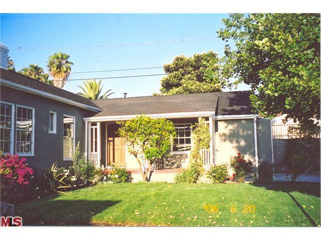 Property Photo:  4515 Abbey Pl  CA 90019 