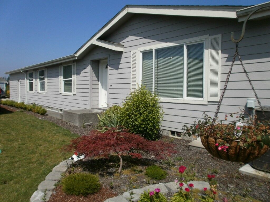 Property Photo:  14706 121st St E  WA 98374 