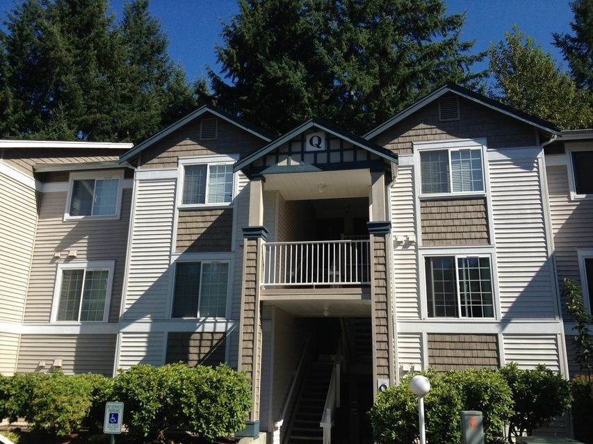 Property Photo: 25235 SE Klahanie Blvd Q202 WA 98029