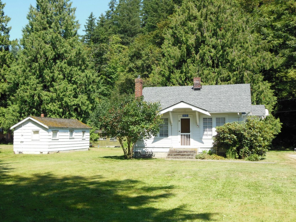 Property Photo:  810 Magnolia Ave  WA 98233 