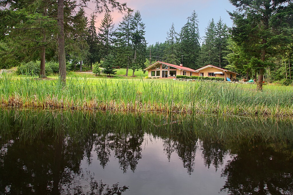 Property Photo:  925 Classic Rd  WA 98253 