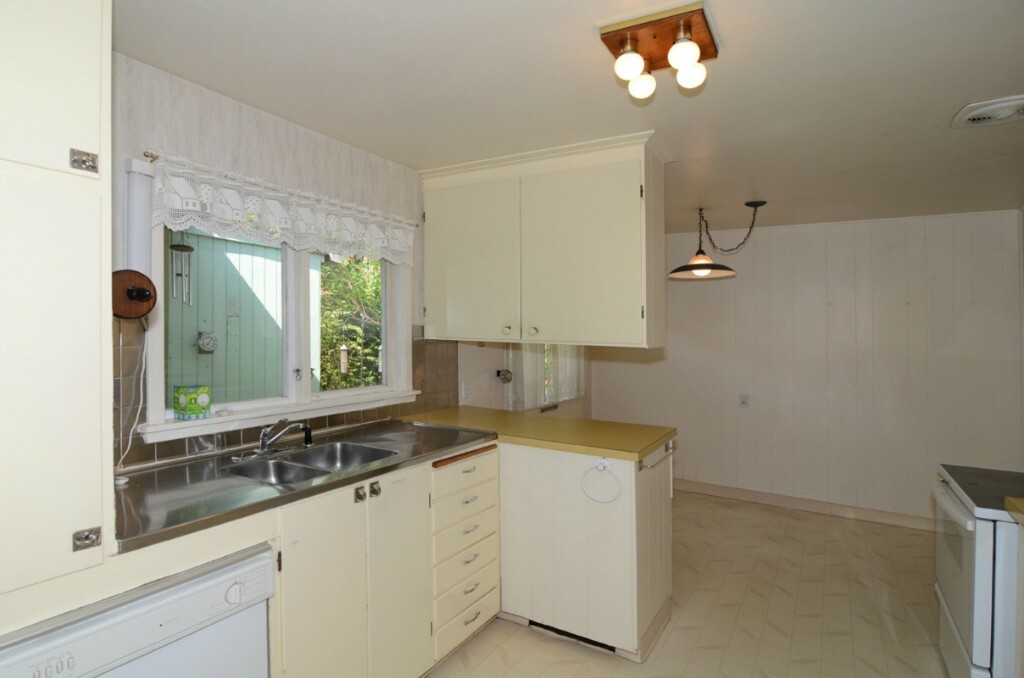 Property Photo: 1218 NE 187th St WA 98155