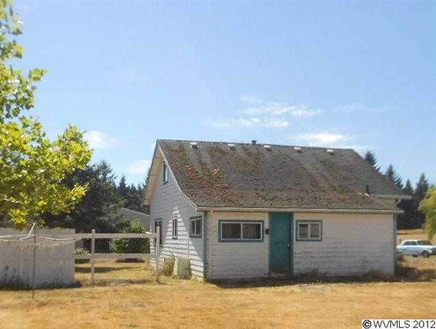 Property Photo: 39144 Oak Ln SW OR 97396