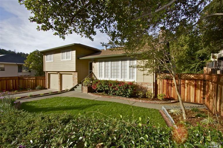 Property Photo:  5 La Loma Court  CA 94901 