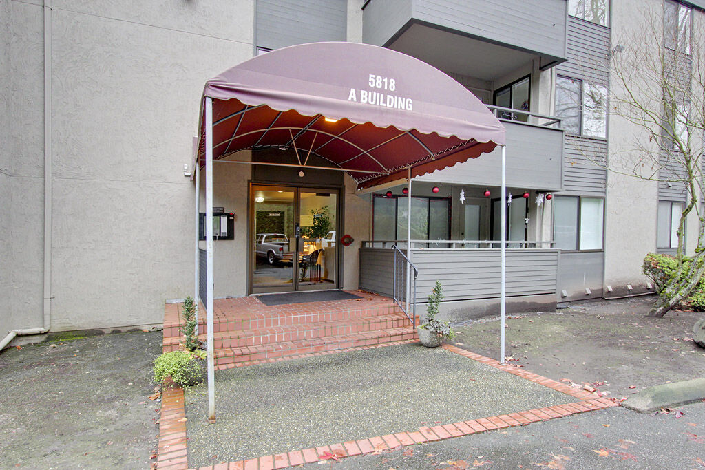 Property Photo:  7001 Sand Point Way NE A405  WA 98115 