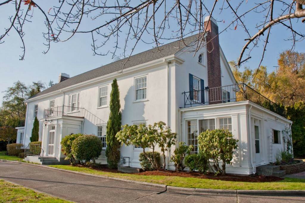 Property Photo: 2001 W Garfield St WA 98119