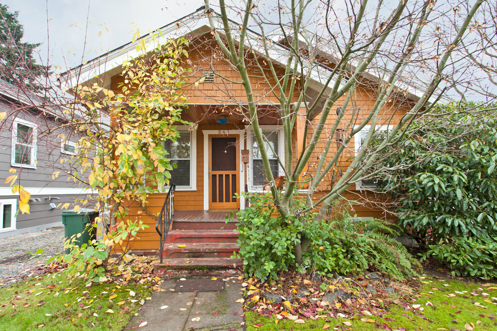 Property Photo: 841 NE 59th St WA 98105