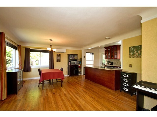 Property Photo: 3261 NE 98th St WA 98115