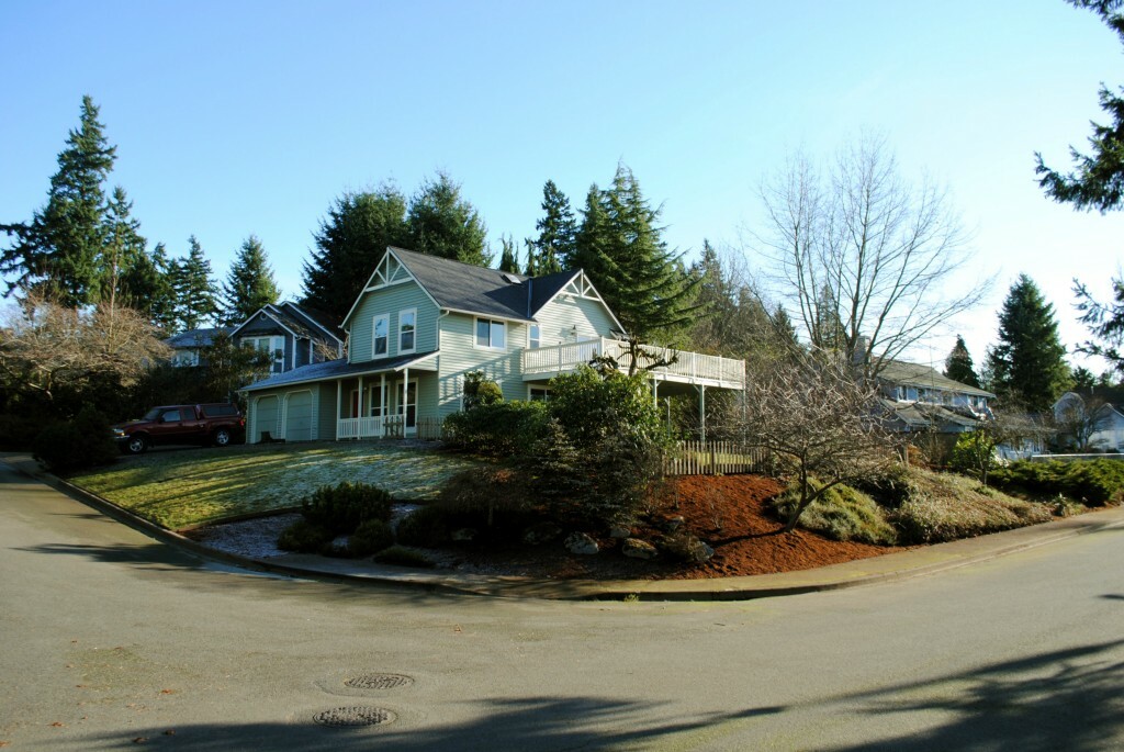 Property Photo:  11303 SE 76th Place  WA 98056 