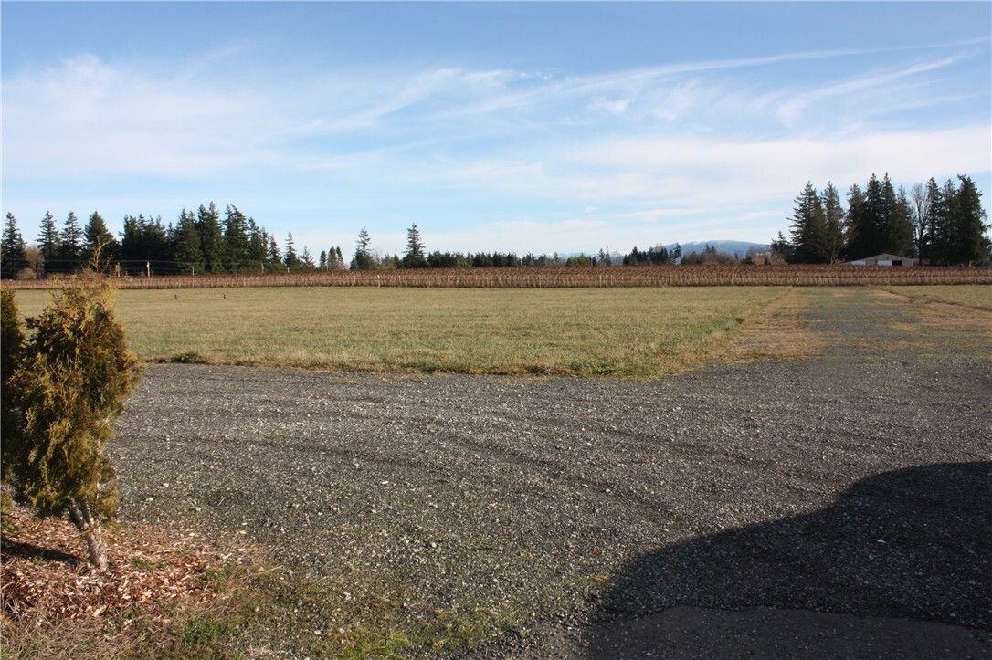 Property Photo: 547 W Pole Rd WA 98248