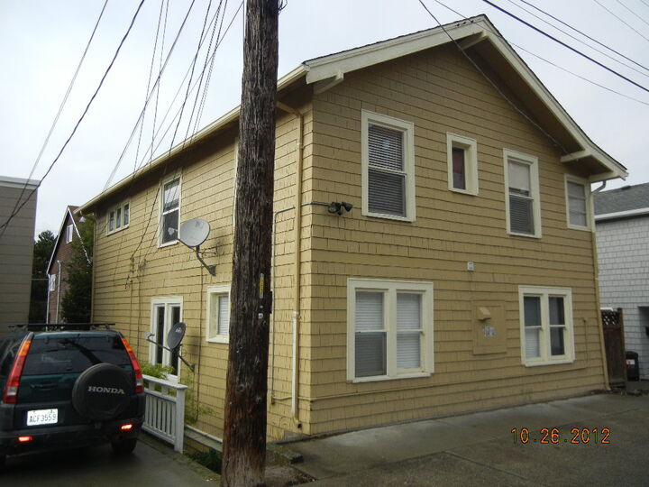Property Photo:  2030 Franklin Ave E  WA 98102 