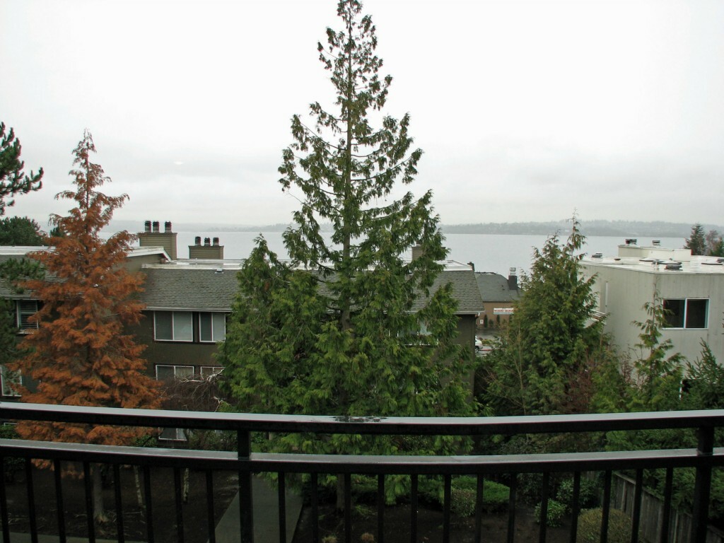 Property Photo:  10110 NE 60th St 108  WA 98033 