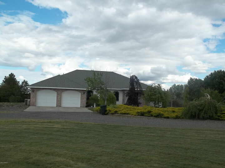 3321 Speyers Rd  Selah WA 98942 photo