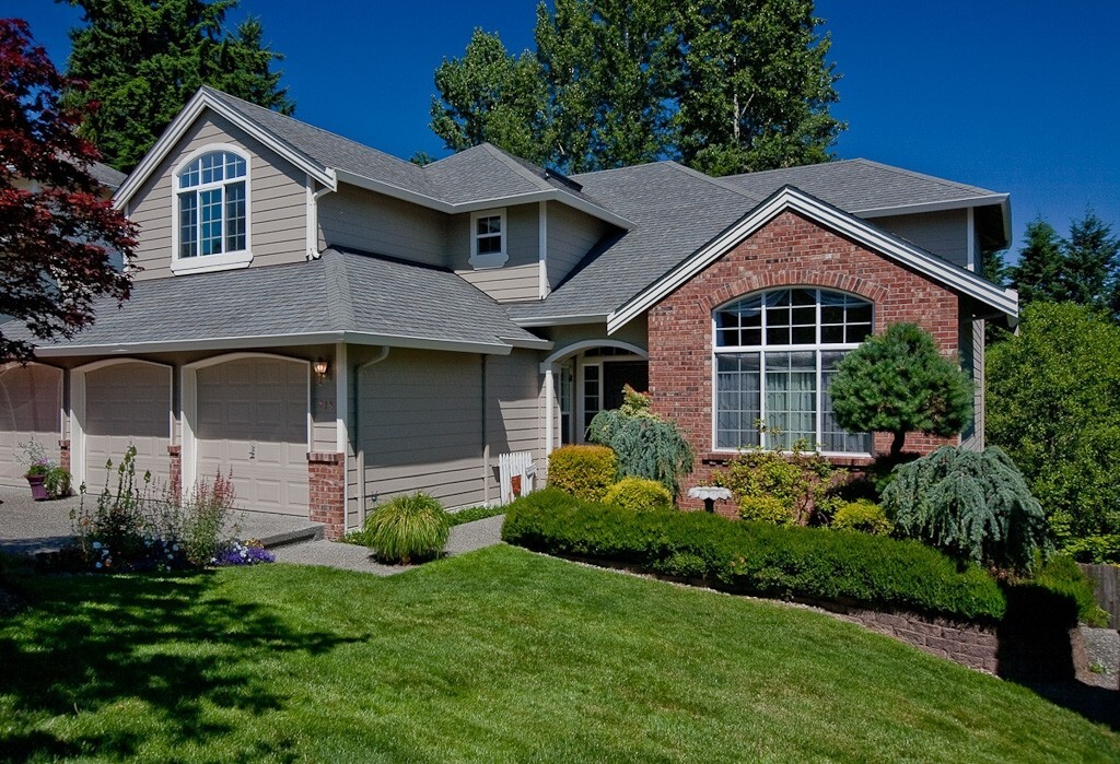 Property Photo: 715 191st St SW WA 98036