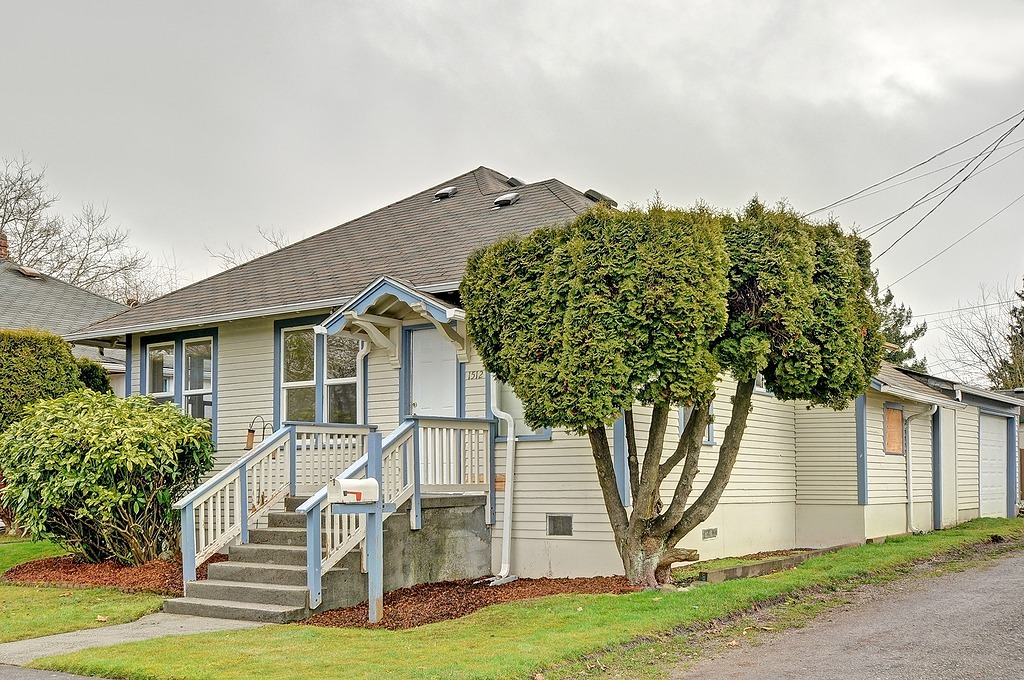 Property Photo:  1512 17th St  WA 98201 