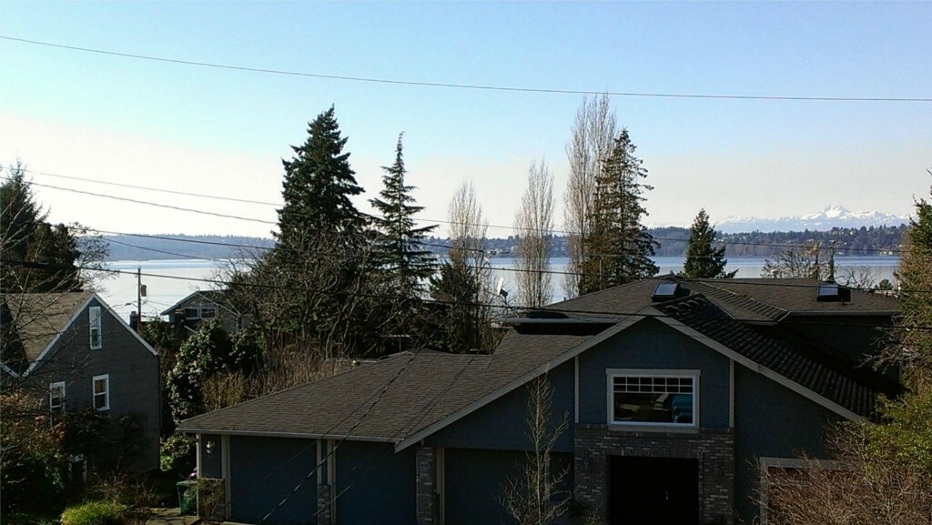 Property Photo:  712 3rd St S  WA 98033 