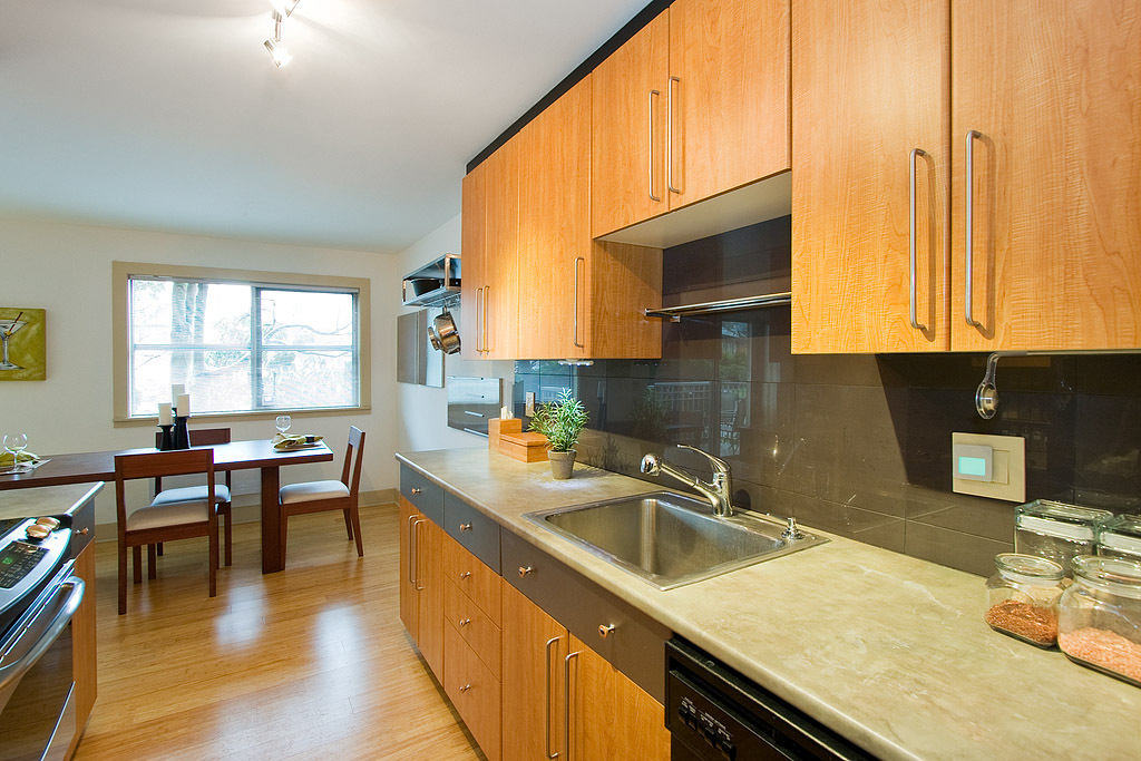 Property Photo: 7300 Woodlawn Ave NE 204 WA 98115