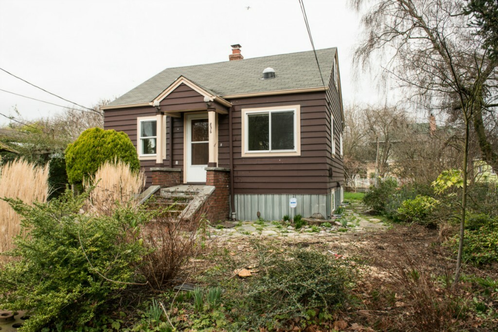 Property Photo:  836 S Orcas St  WA 98108 