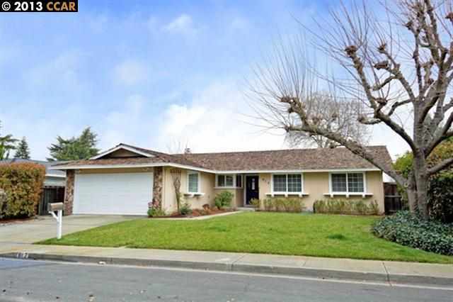 Property Photo:  912 Cayce Court  CA 94518-3413 
