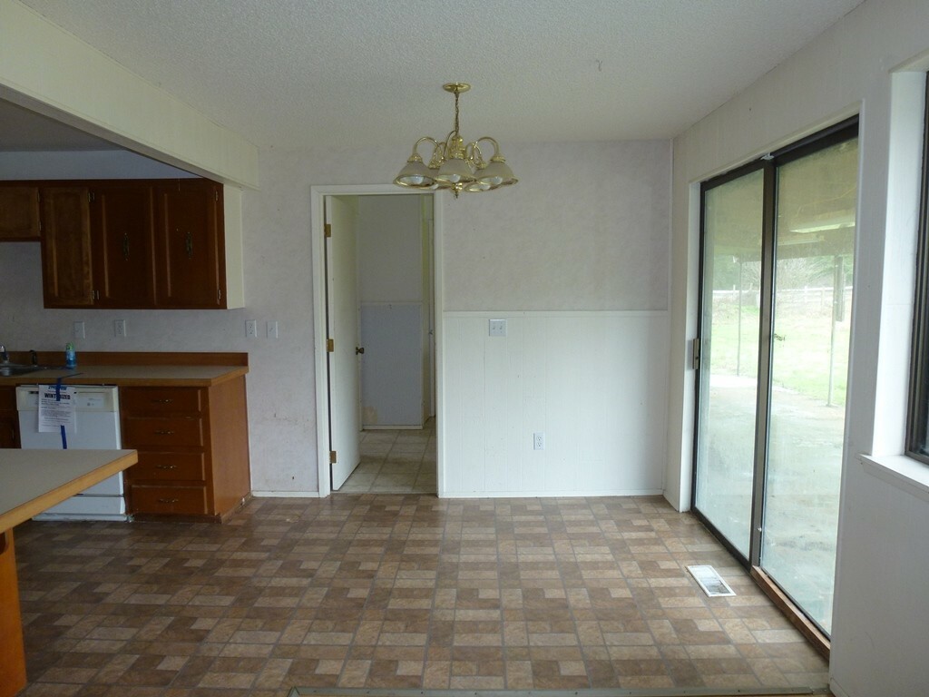 Property Photo: 31724 39th Ave E WA 98328