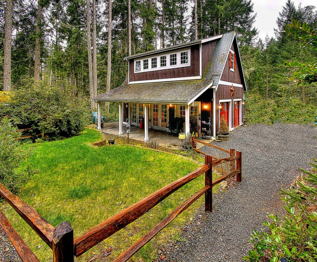 Property Photo: 11806 105th St Ct WA 98303