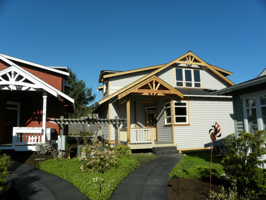 Property Photo:  1613 26th Cir  WA 98221 