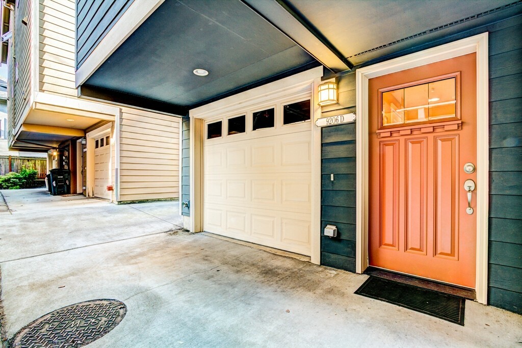 Property Photo:  9206 Interlake Ave N D  WA 98103 