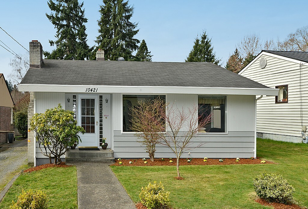 Property Photo:  10421 20th Ave NE  WA 98125 