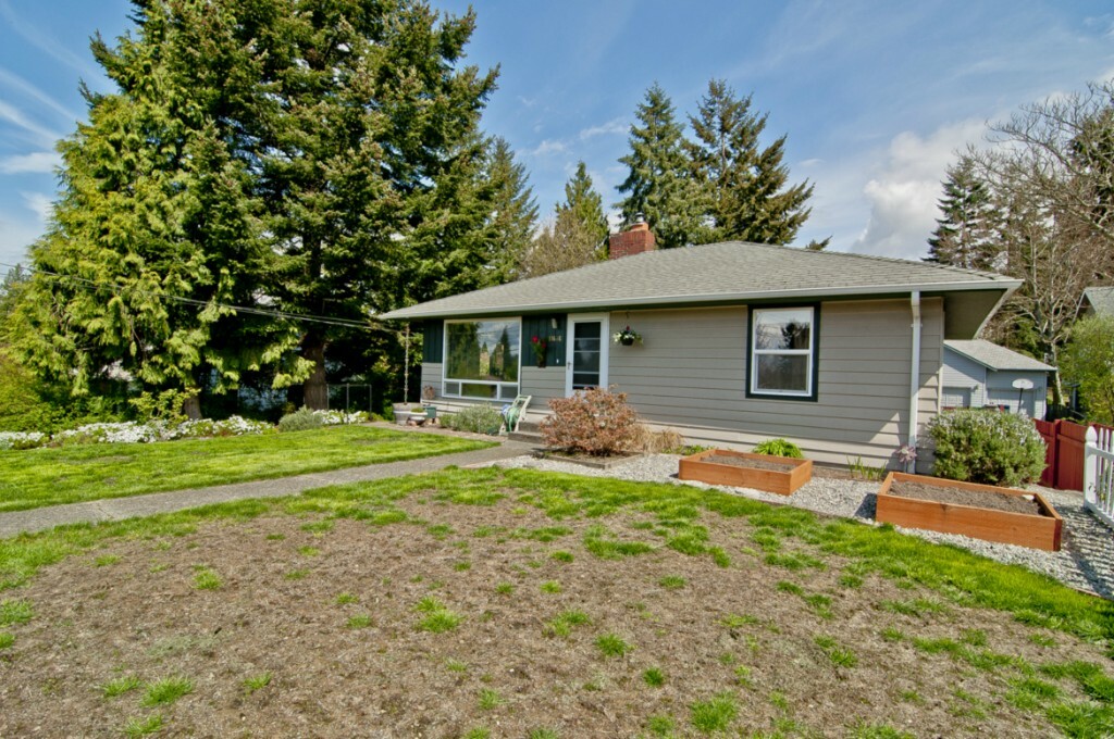 Property Photo:  11616 23 Ave SW  WA 98146 