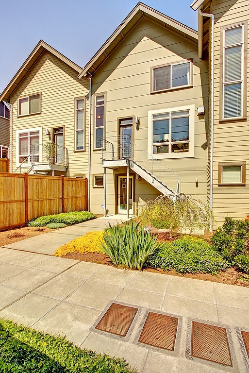 Property Photo:  212 Boston St B  WA 98109 