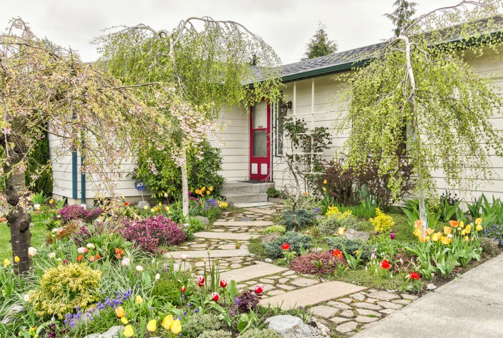 Property Photo: 118 S 27th St WA 98274