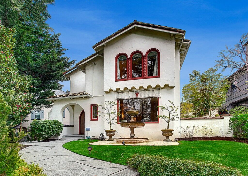 Property Photo:  2459 E Lake Washington Blvd  WA 98112 