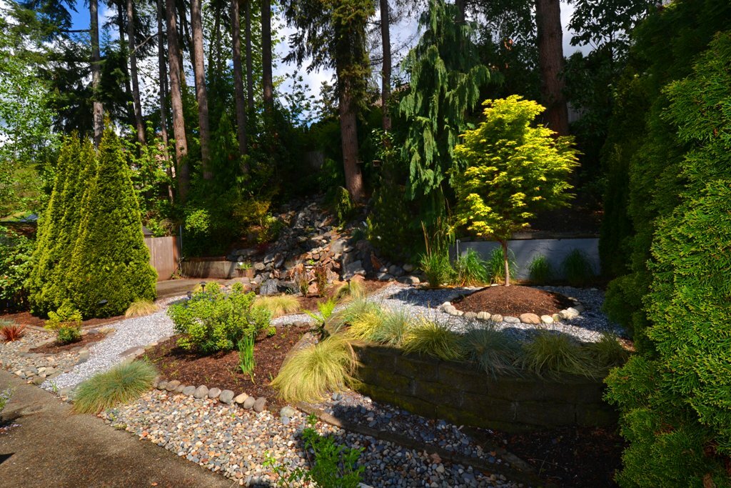 Property Photo:  1554 E Lake Sammamish Pkwy NE  WA 98074 