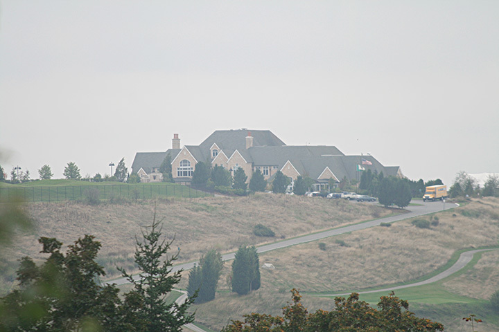 Property Photo: 6790 161st Av Ct SE B WA 98006