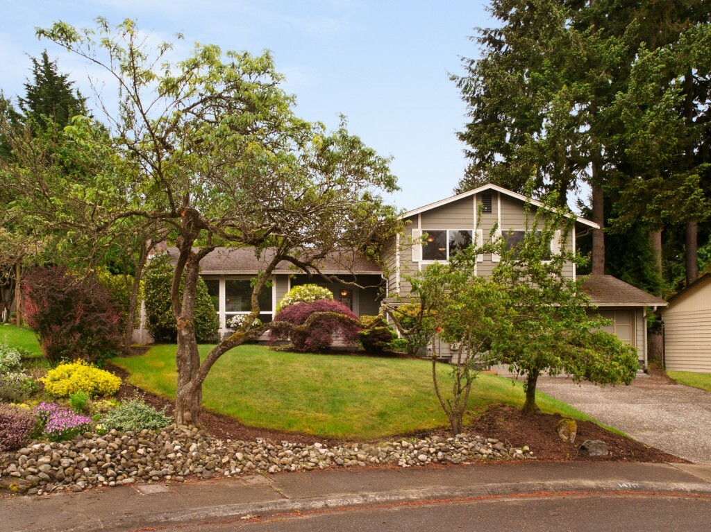 Property Photo:  14717 SE 15th Place  WA 98007 